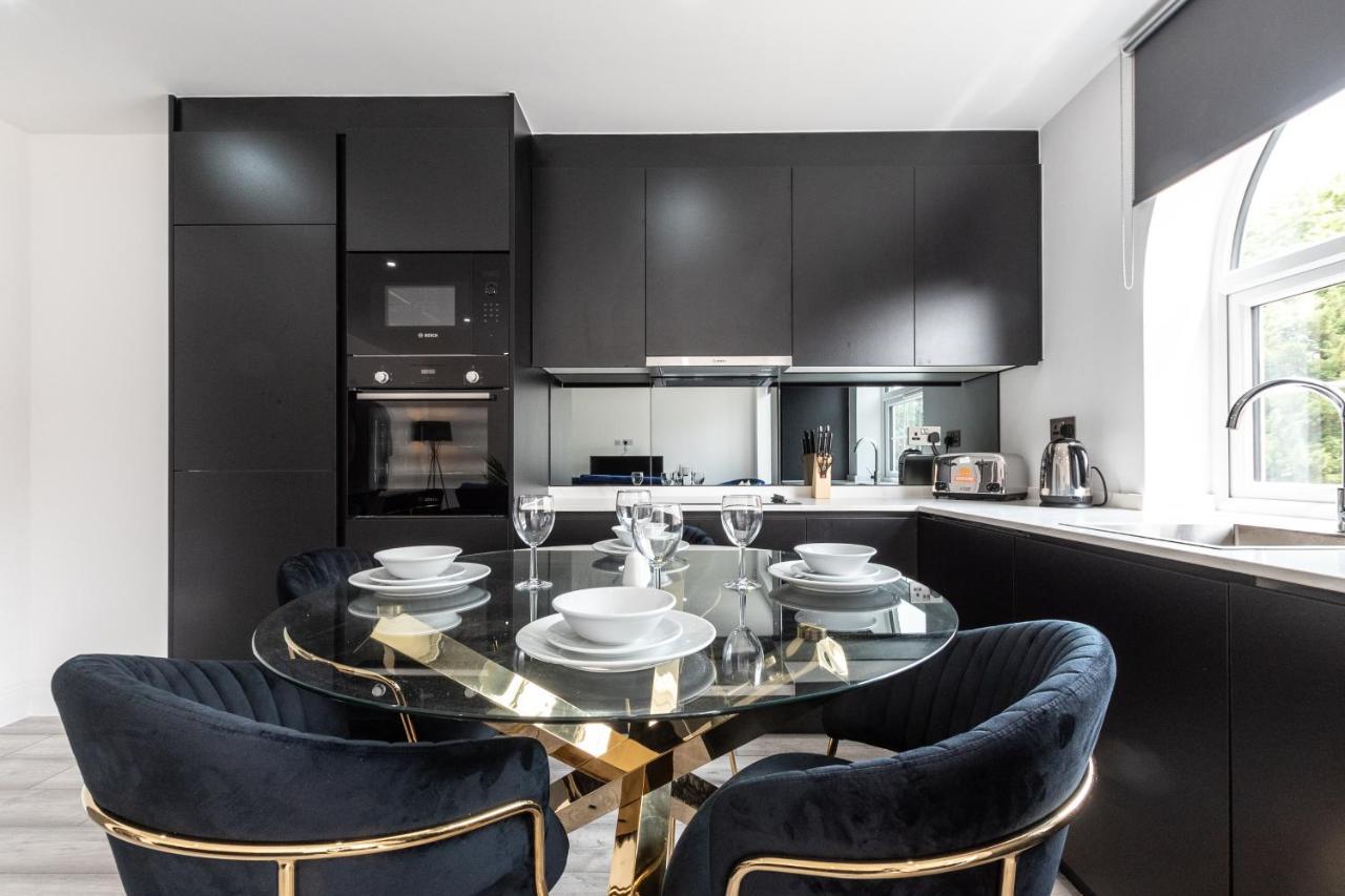 Elegant Apartments In Staines L Free Onsite Parking 斯坦斯 外观 照片