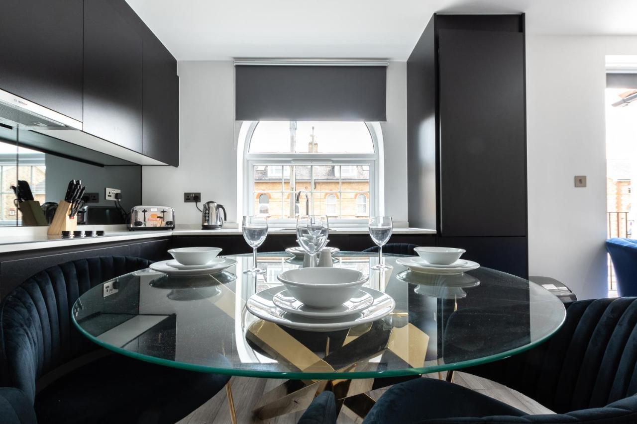Elegant Apartments In Staines L Free Onsite Parking 斯坦斯 外观 照片