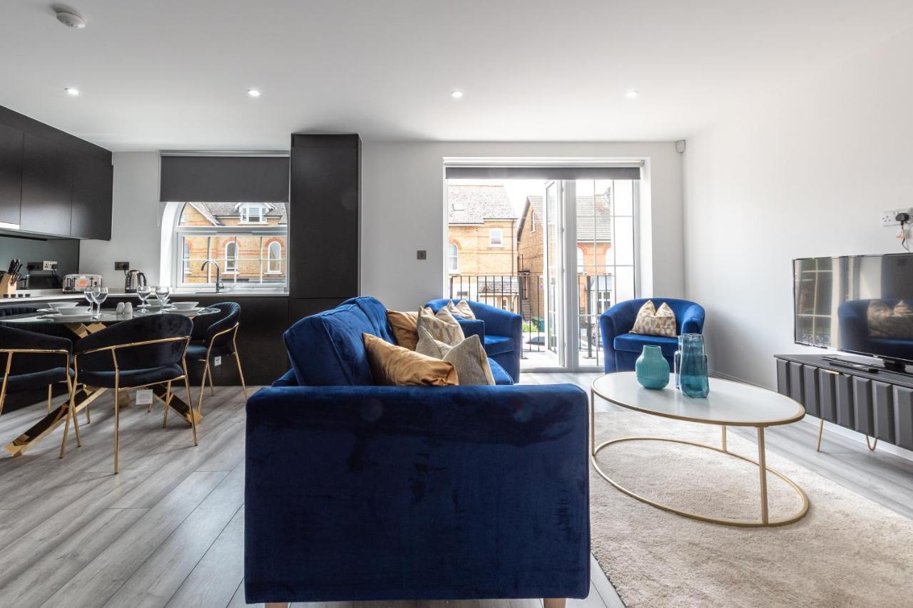 Elegant Apartments In Staines L Free Onsite Parking 斯坦斯 外观 照片