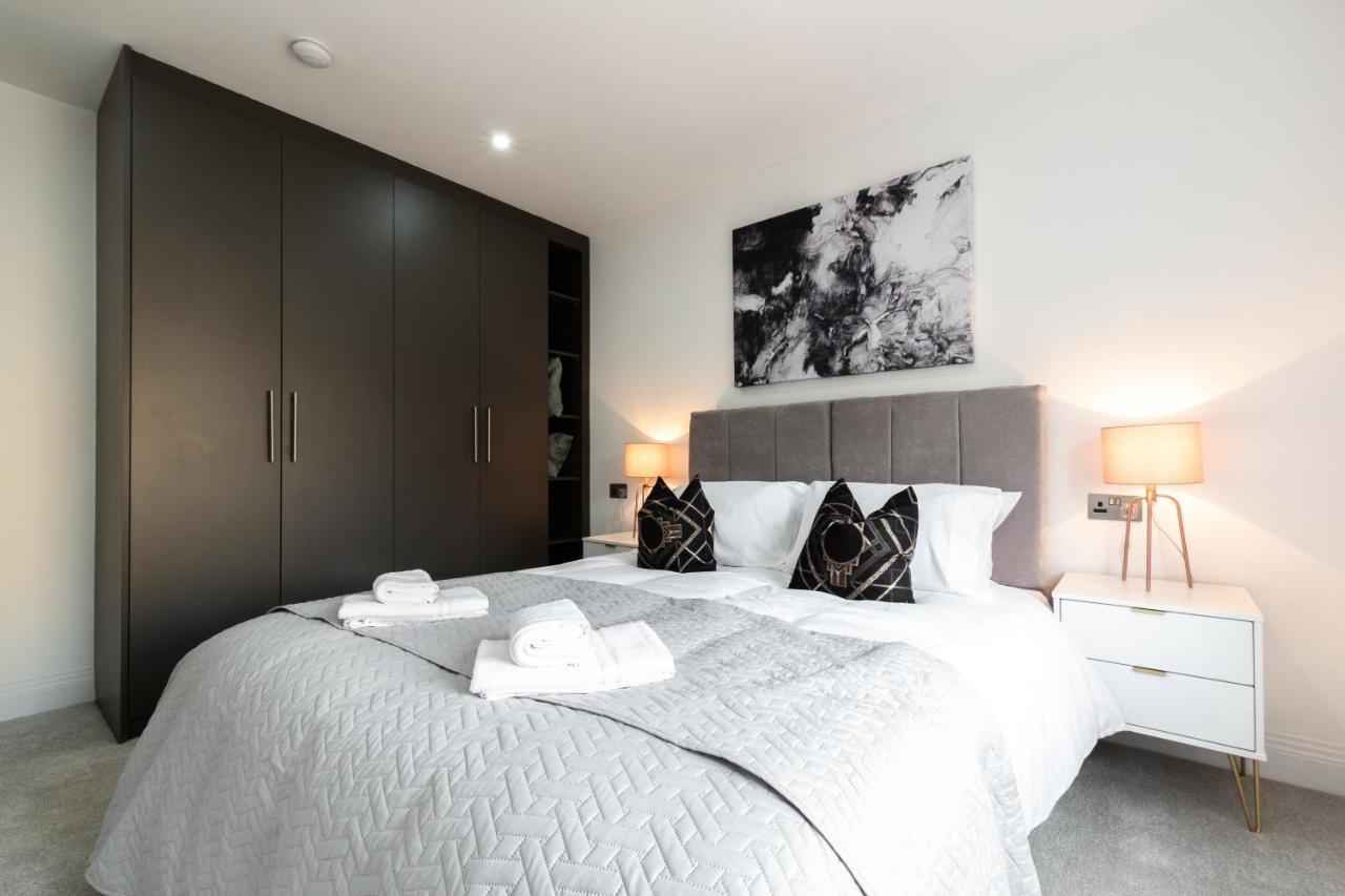 Elegant Apartments In Staines L Free Onsite Parking 斯坦斯 外观 照片