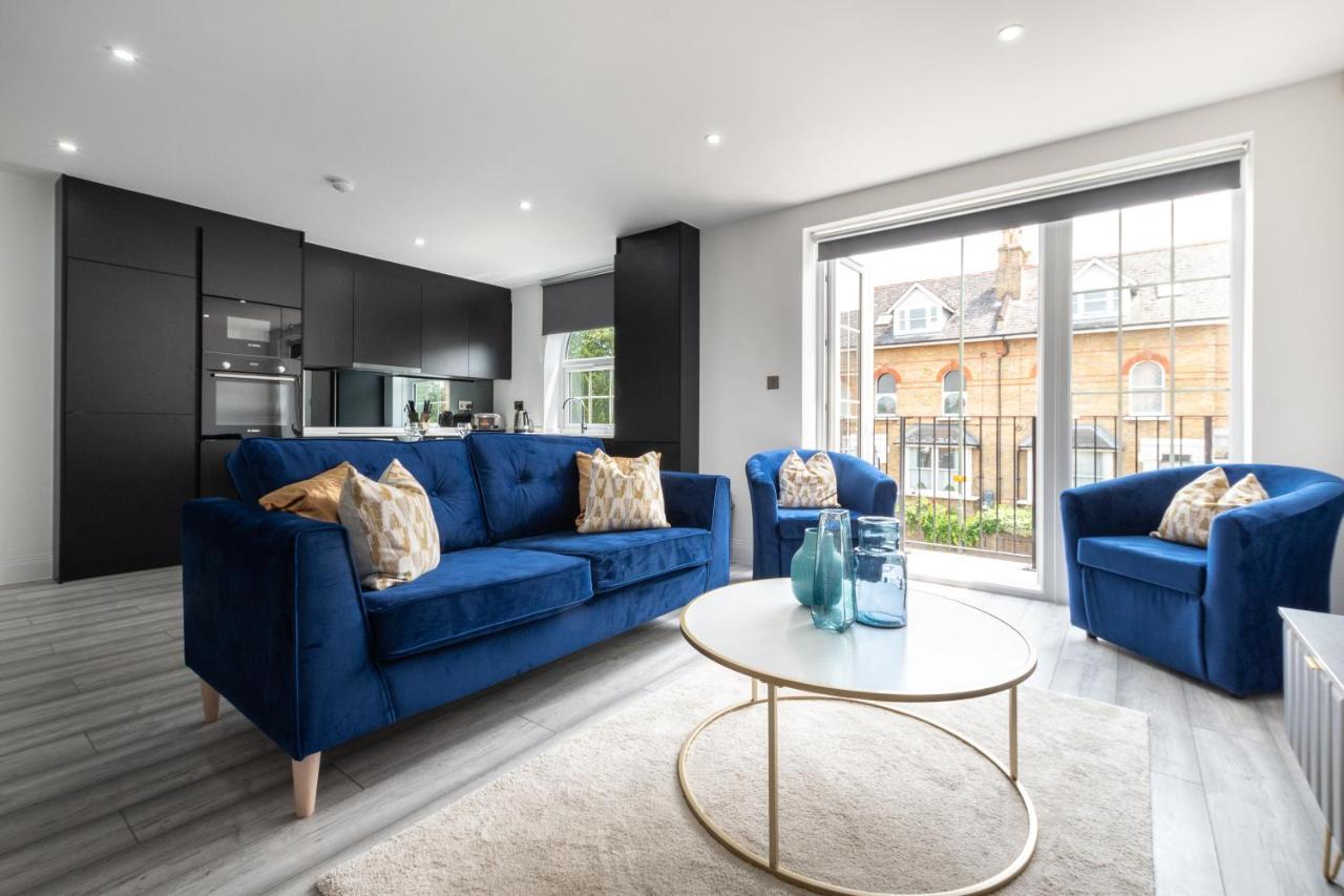 Elegant Apartments In Staines L Free Onsite Parking 斯坦斯 外观 照片