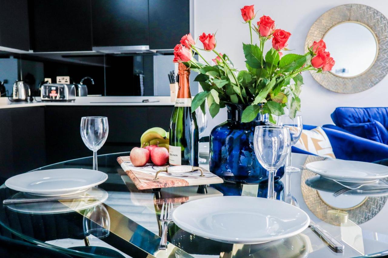 Elegant Apartments In Staines L Free Onsite Parking 斯坦斯 外观 照片