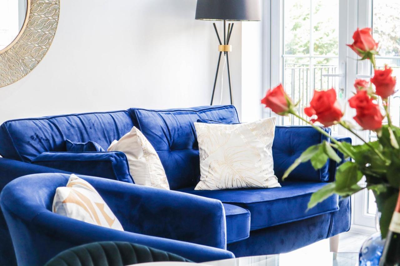 Elegant Apartments In Staines L Free Onsite Parking 斯坦斯 外观 照片