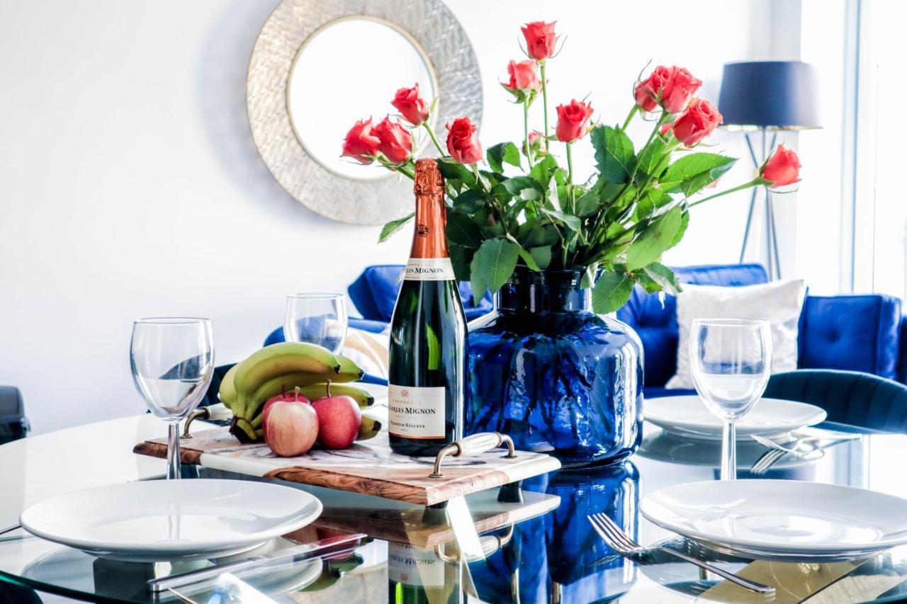 Elegant Apartments In Staines L Free Onsite Parking 斯坦斯 外观 照片
