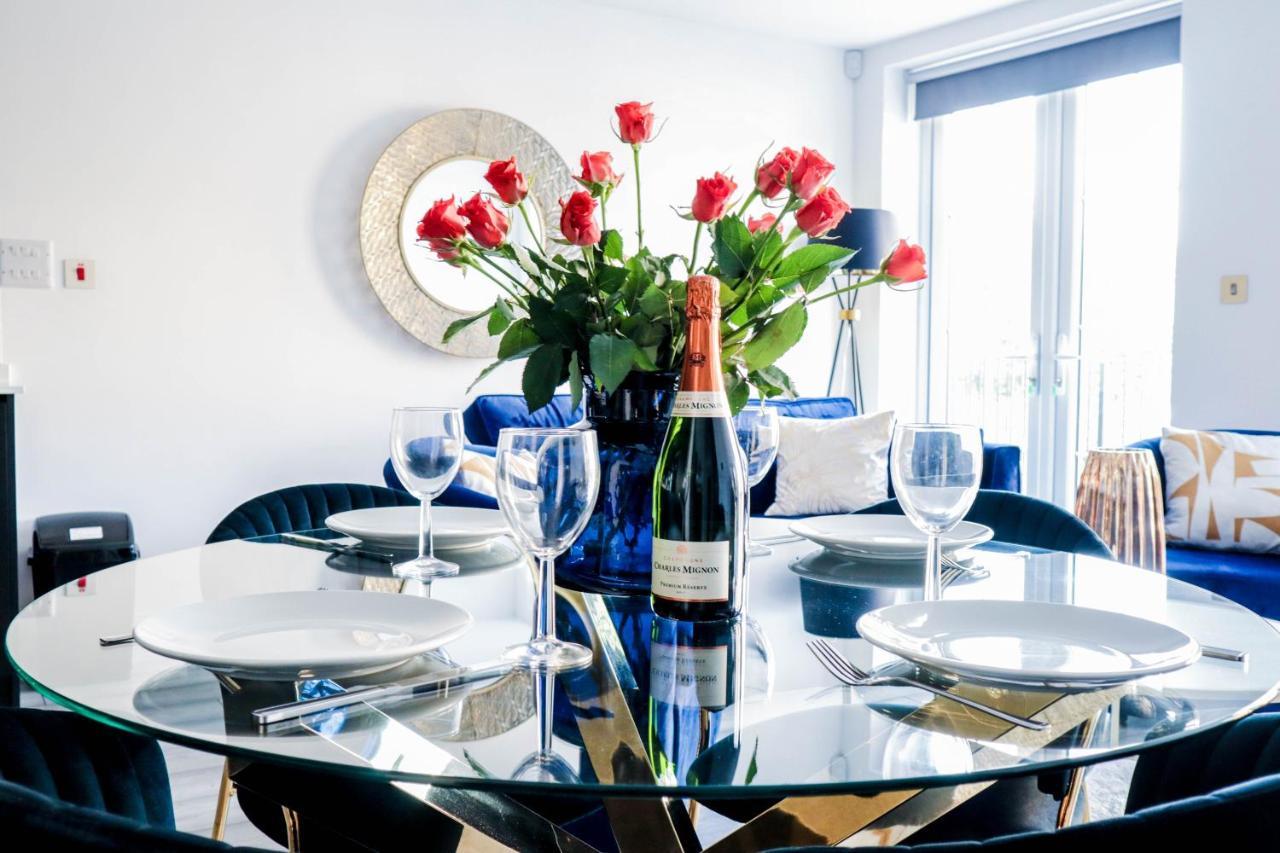 Elegant Apartments In Staines L Free Onsite Parking 斯坦斯 外观 照片