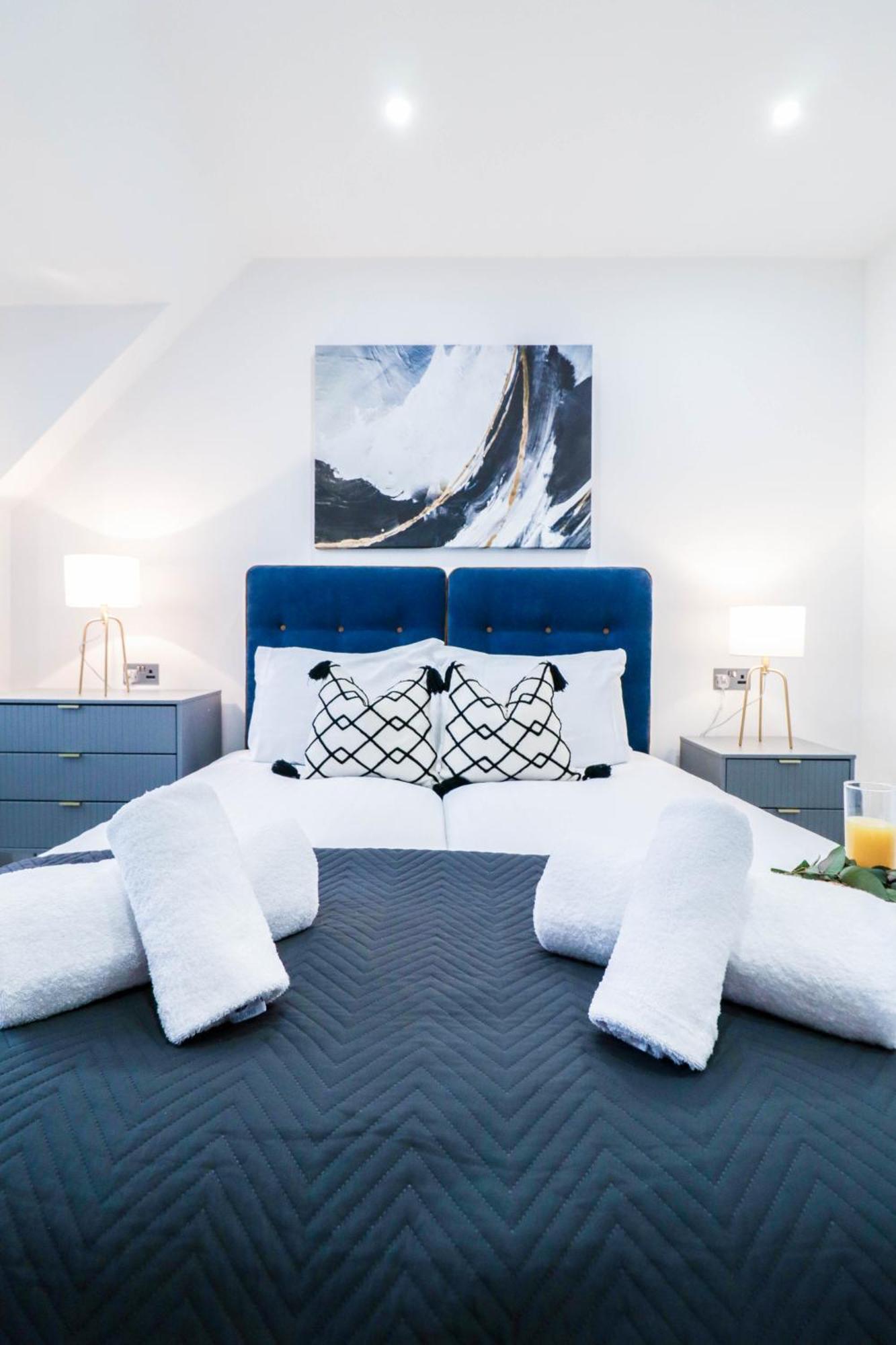 Elegant Apartments In Staines L Free Onsite Parking 斯坦斯 外观 照片