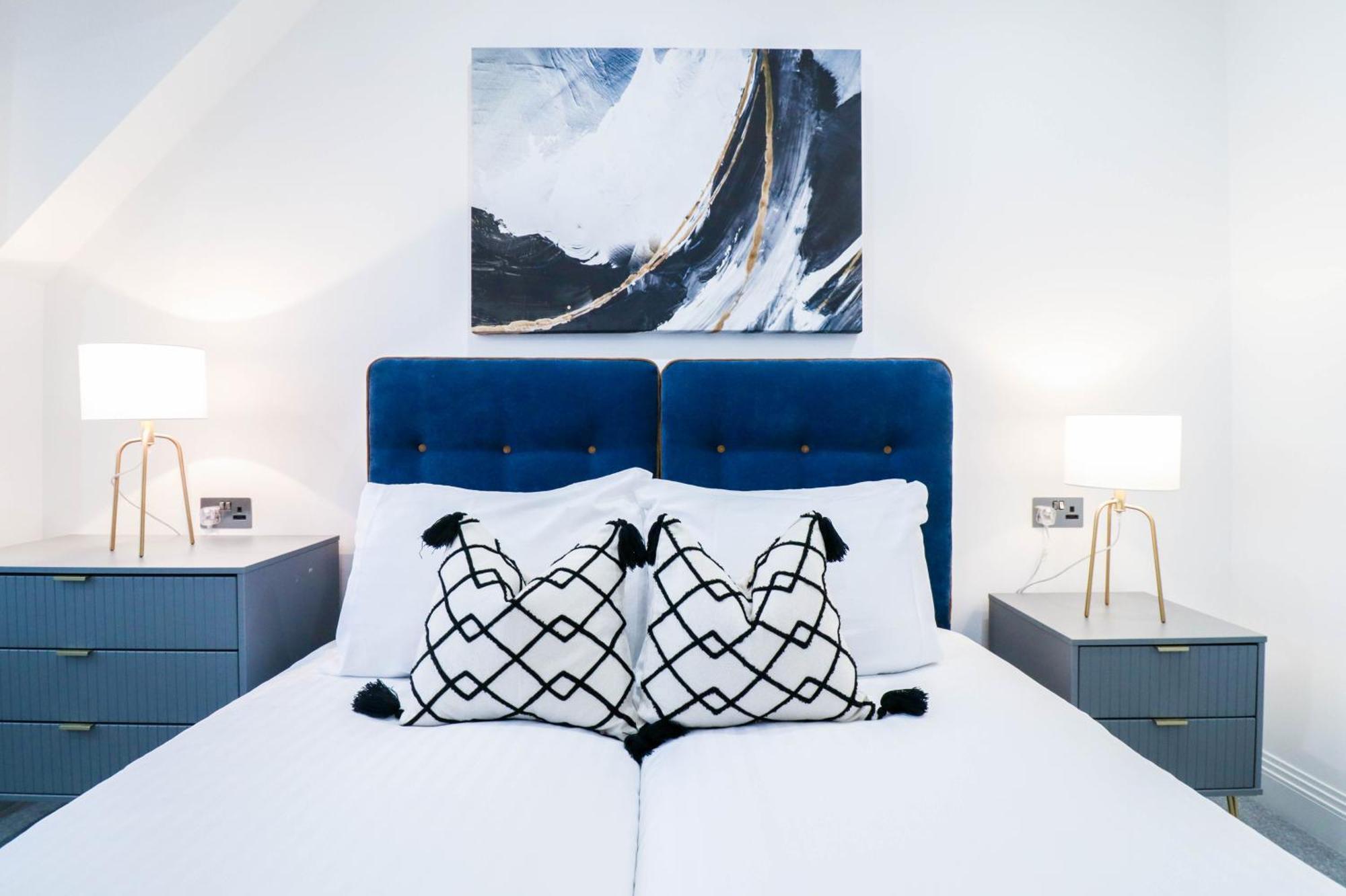 Elegant Apartments In Staines L Free Onsite Parking 斯坦斯 外观 照片