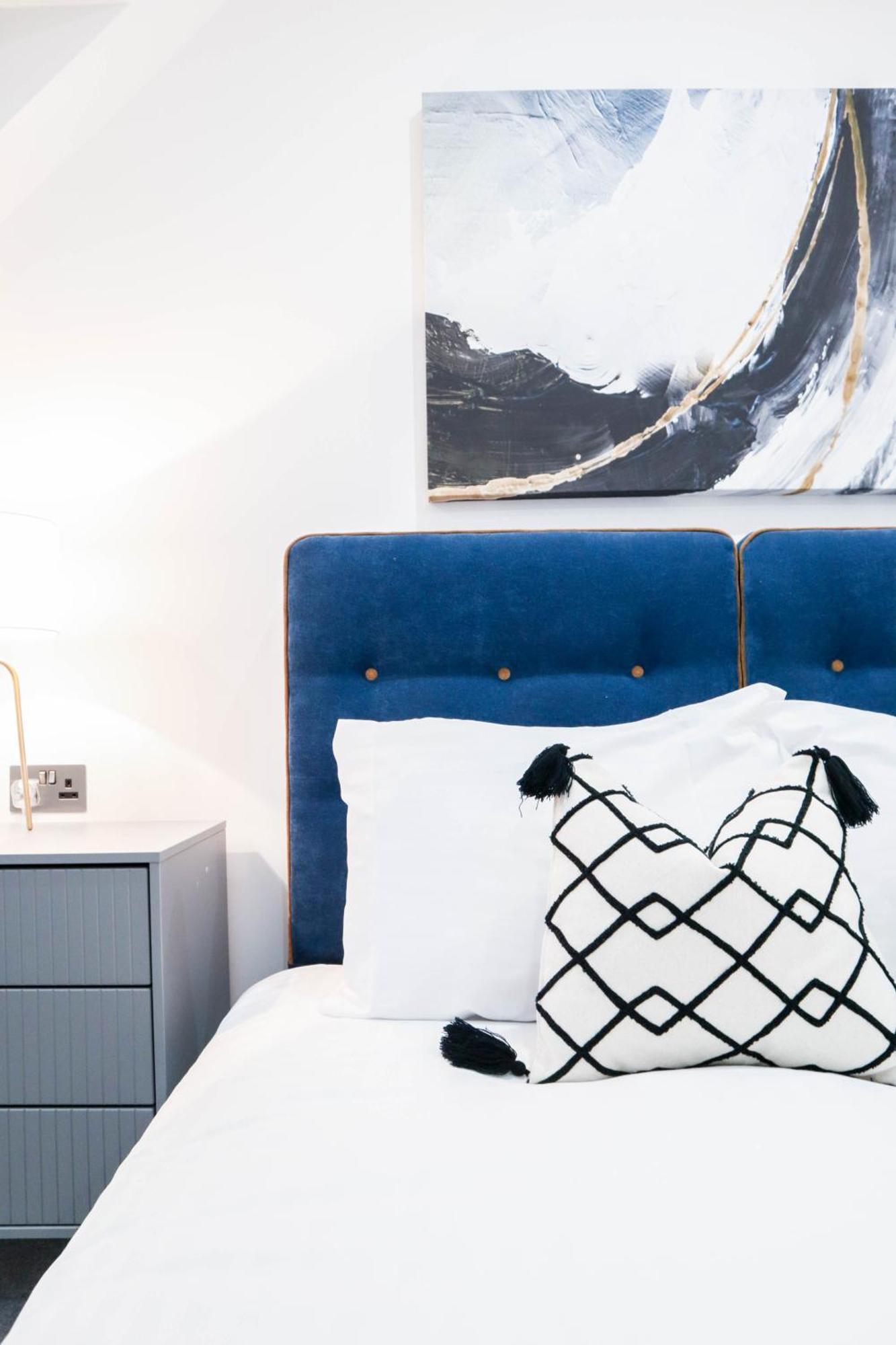Elegant Apartments In Staines L Free Onsite Parking 斯坦斯 外观 照片