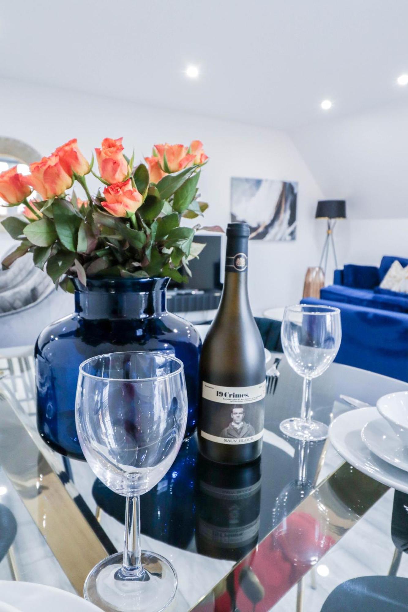 Elegant Apartments In Staines L Free Onsite Parking 斯坦斯 外观 照片