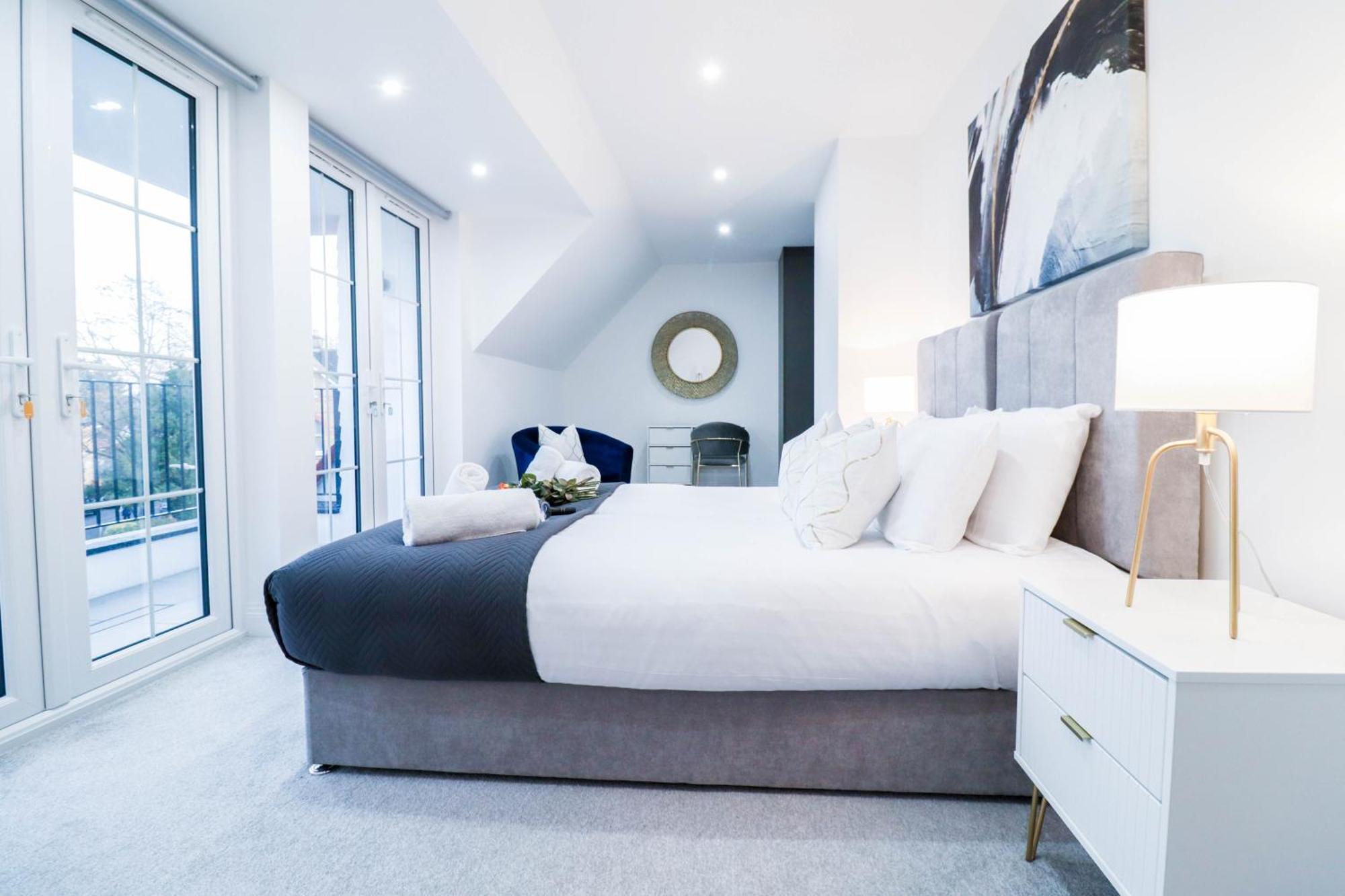 Elegant Apartments In Staines L Free Onsite Parking 斯坦斯 外观 照片