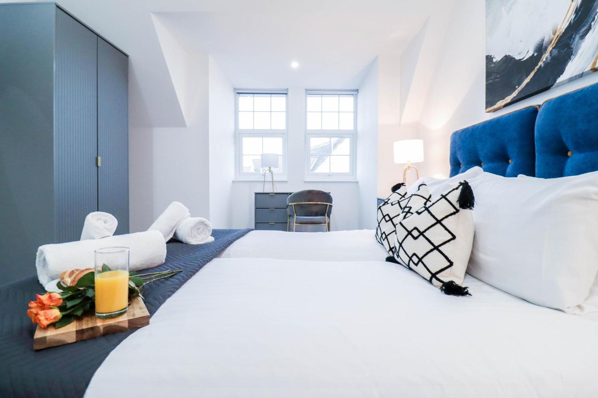 Elegant Apartments In Staines L Free Onsite Parking 斯坦斯 外观 照片