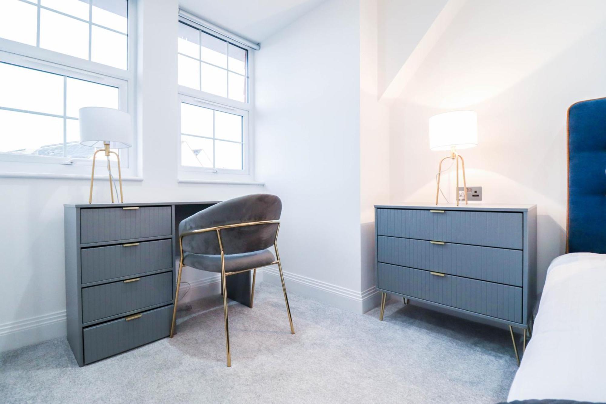 Elegant Apartments In Staines L Free Onsite Parking 斯坦斯 外观 照片