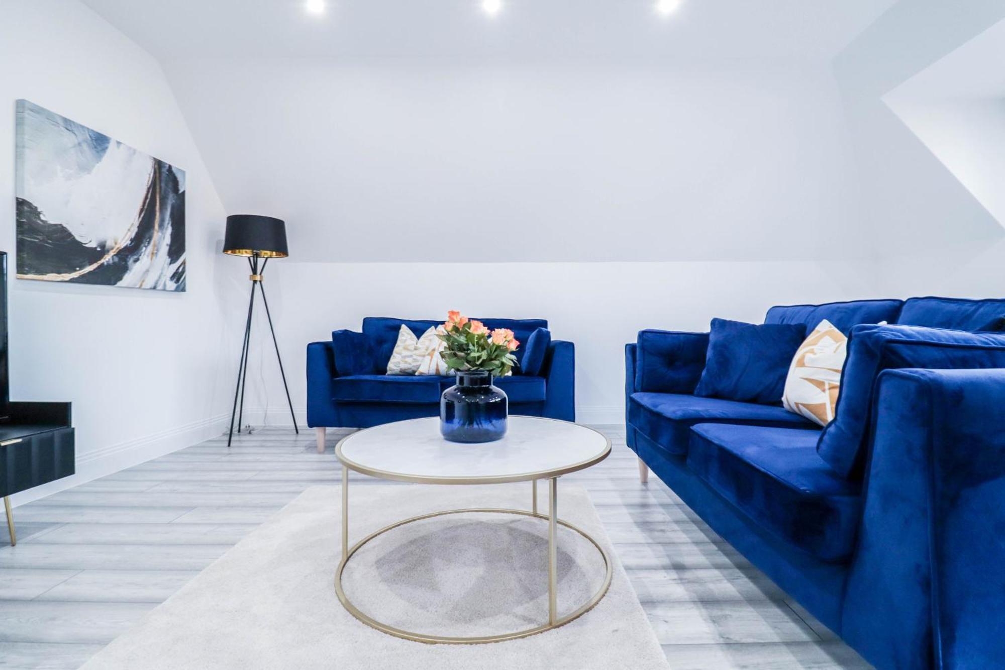 Elegant Apartments In Staines L Free Onsite Parking 斯坦斯 外观 照片