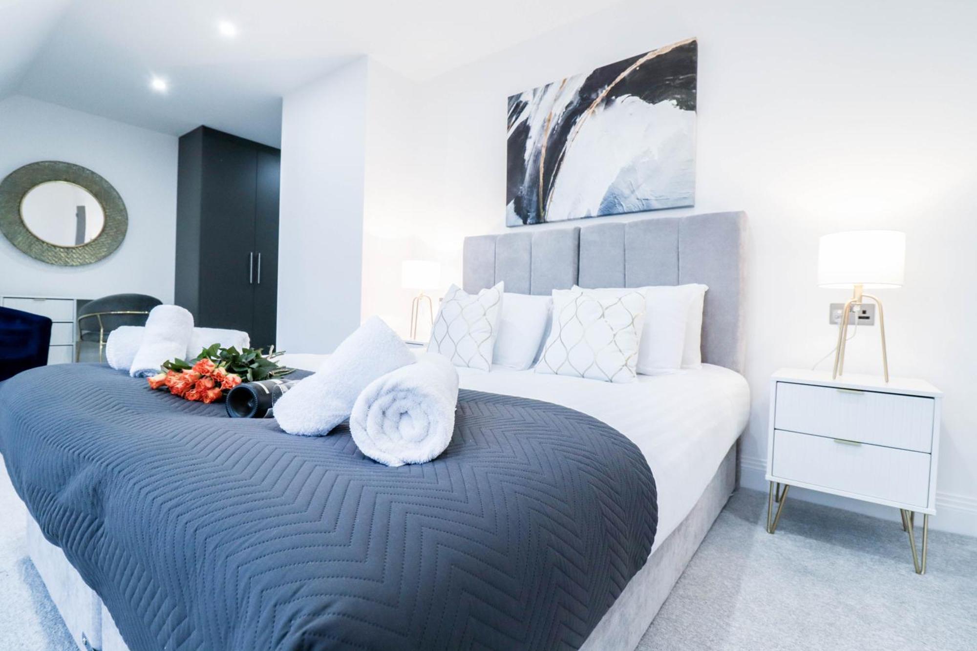 Elegant Apartments In Staines L Free Onsite Parking 斯坦斯 外观 照片