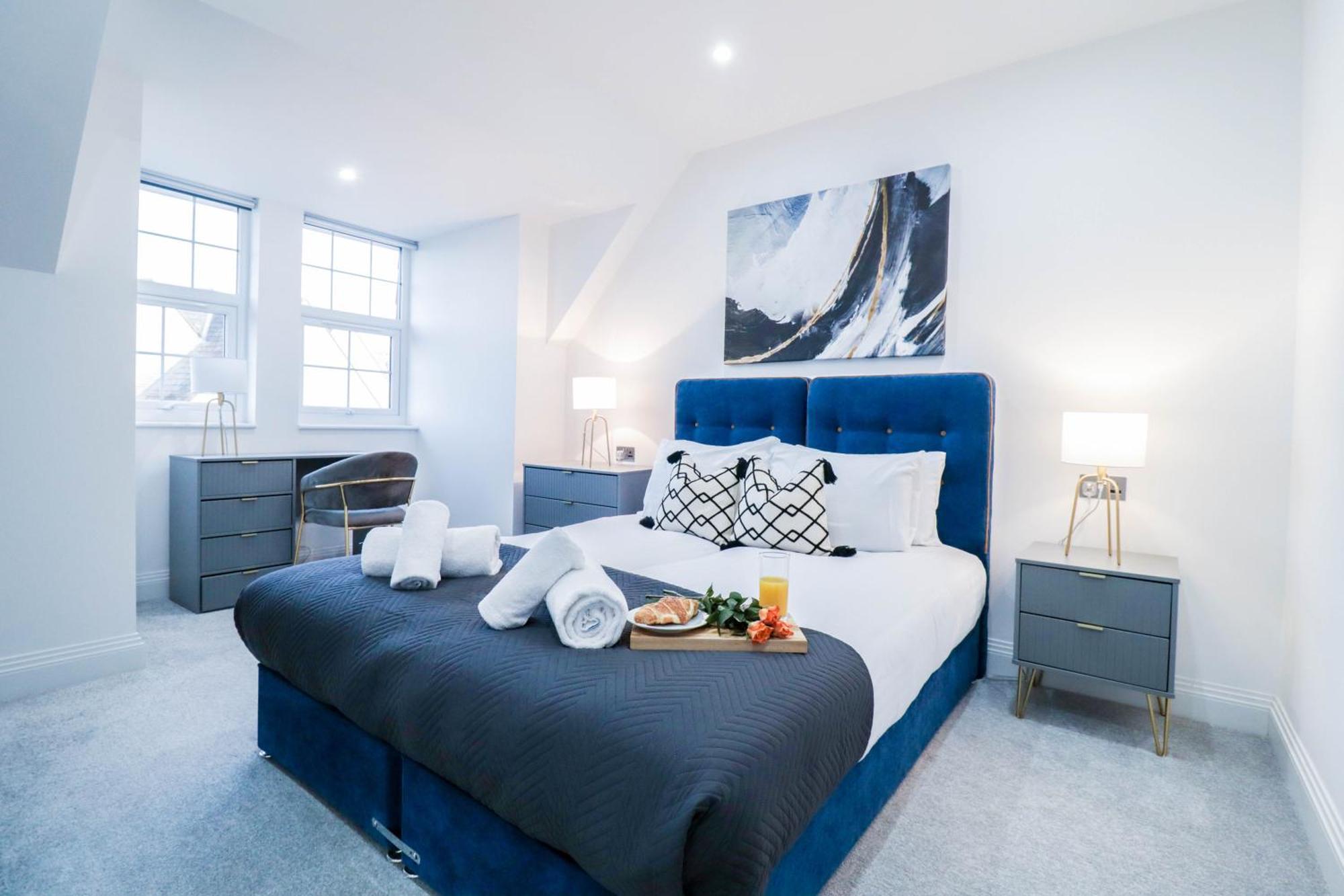Elegant Apartments In Staines L Free Onsite Parking 斯坦斯 外观 照片