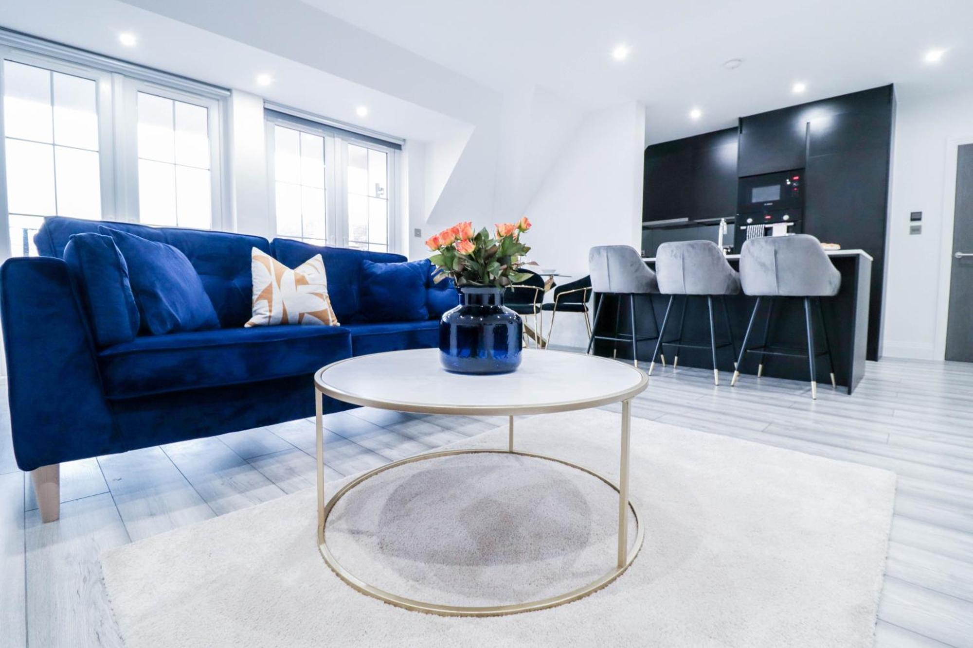Elegant Apartments In Staines L Free Onsite Parking 斯坦斯 外观 照片