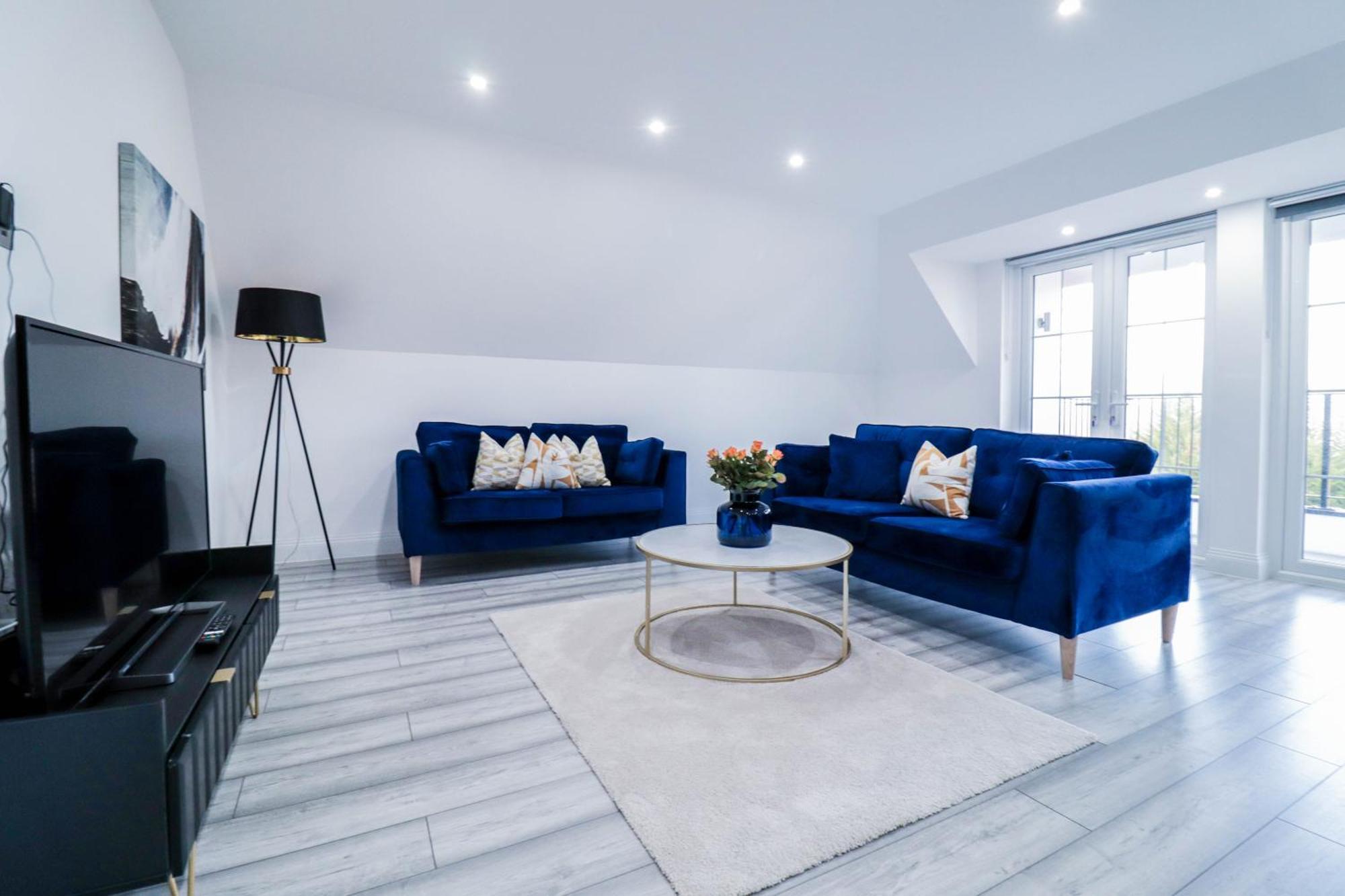 Elegant Apartments In Staines L Free Onsite Parking 斯坦斯 外观 照片