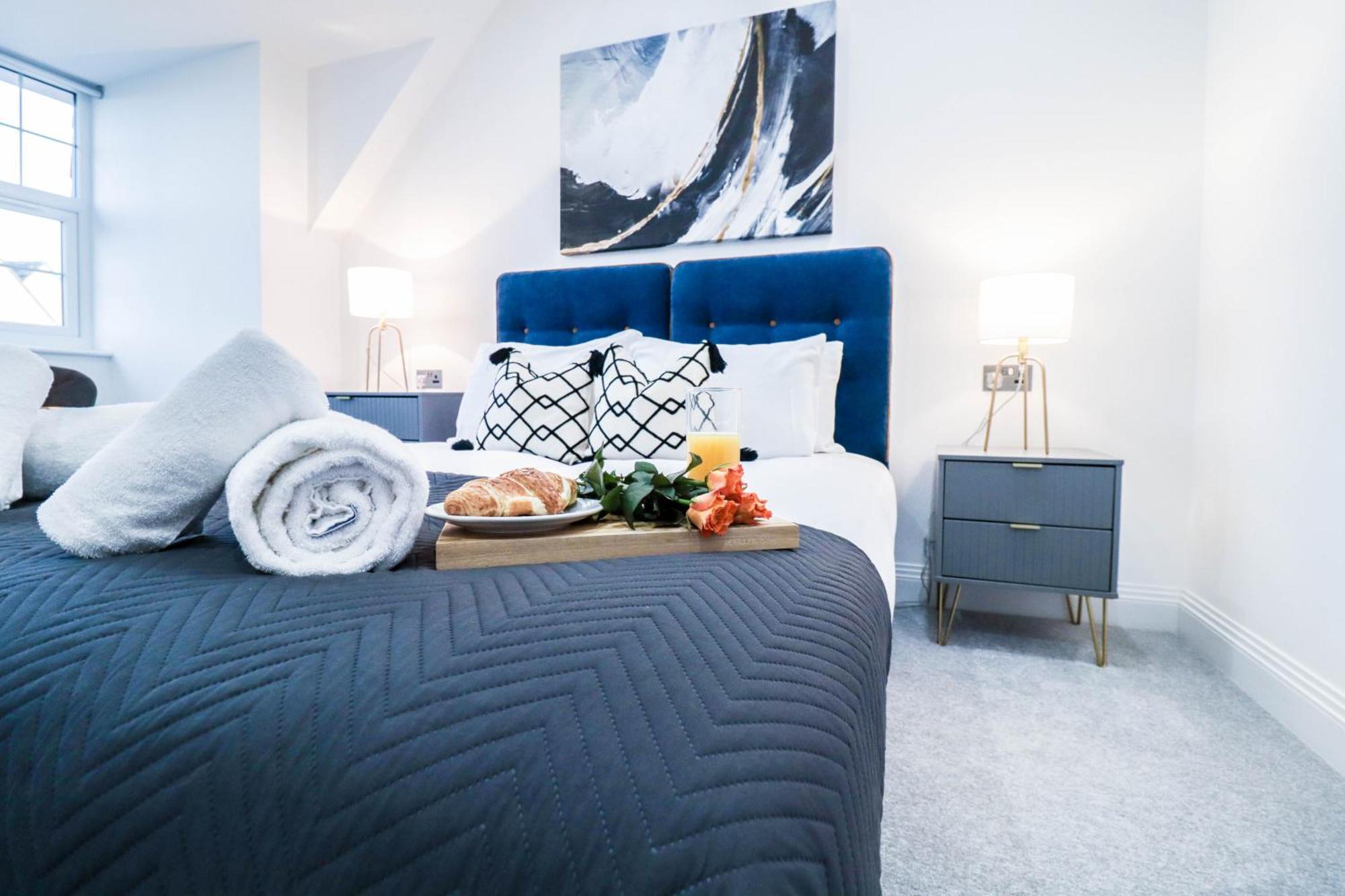 Elegant Apartments In Staines L Free Onsite Parking 斯坦斯 外观 照片